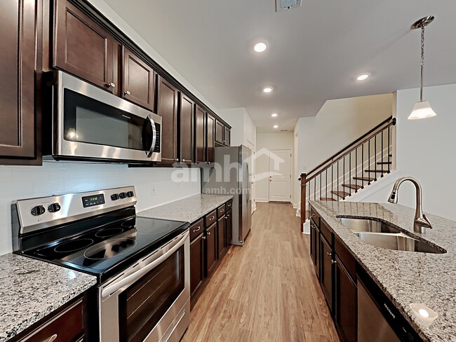 Building Photo - 4511 Tarpon Dr