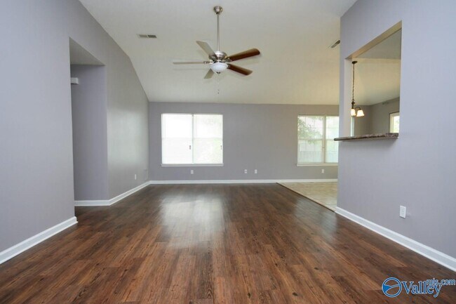 Foto del edificio - 105 Oakline Dr
