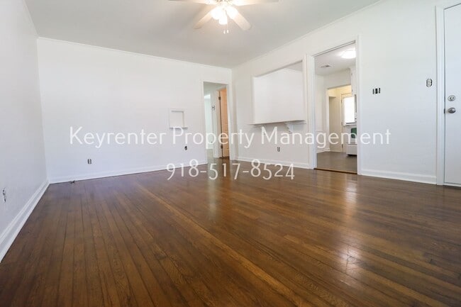 Building Photo - Beautiful 2 Bed 1 Bath in Quiet Area - NO PETS ALLOWED