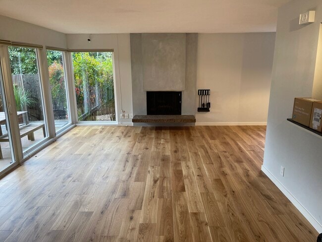 Foto del edificio - 36 Redwood Ave