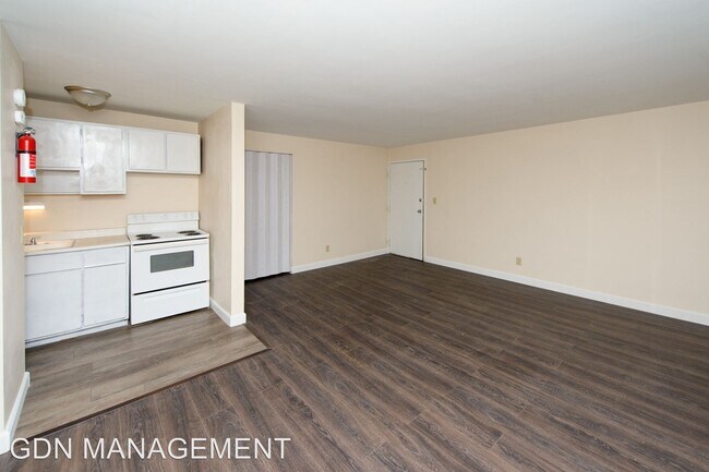 Building Photo - 469 Olden Ave