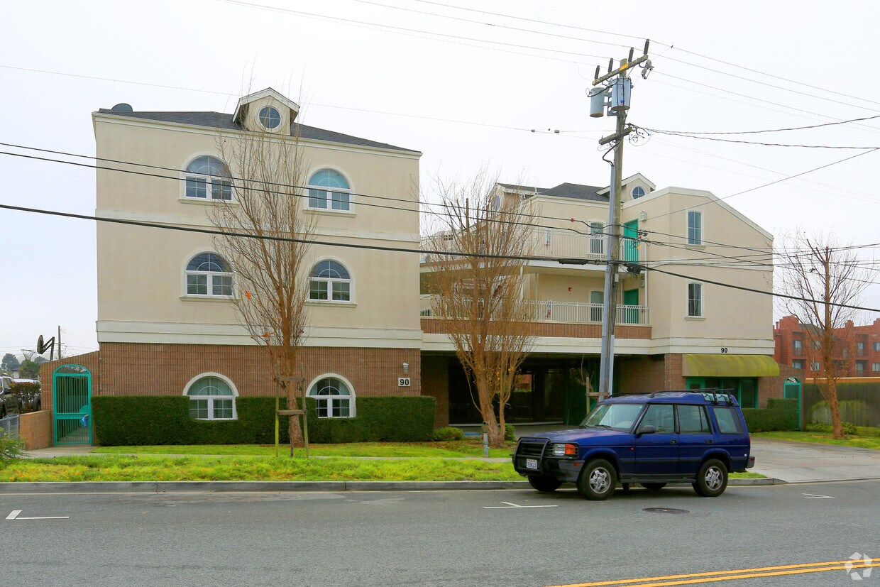Foto del edificio - 90 Oak Ave