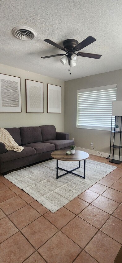 Foto principal - 137 NE Monroe Cir N