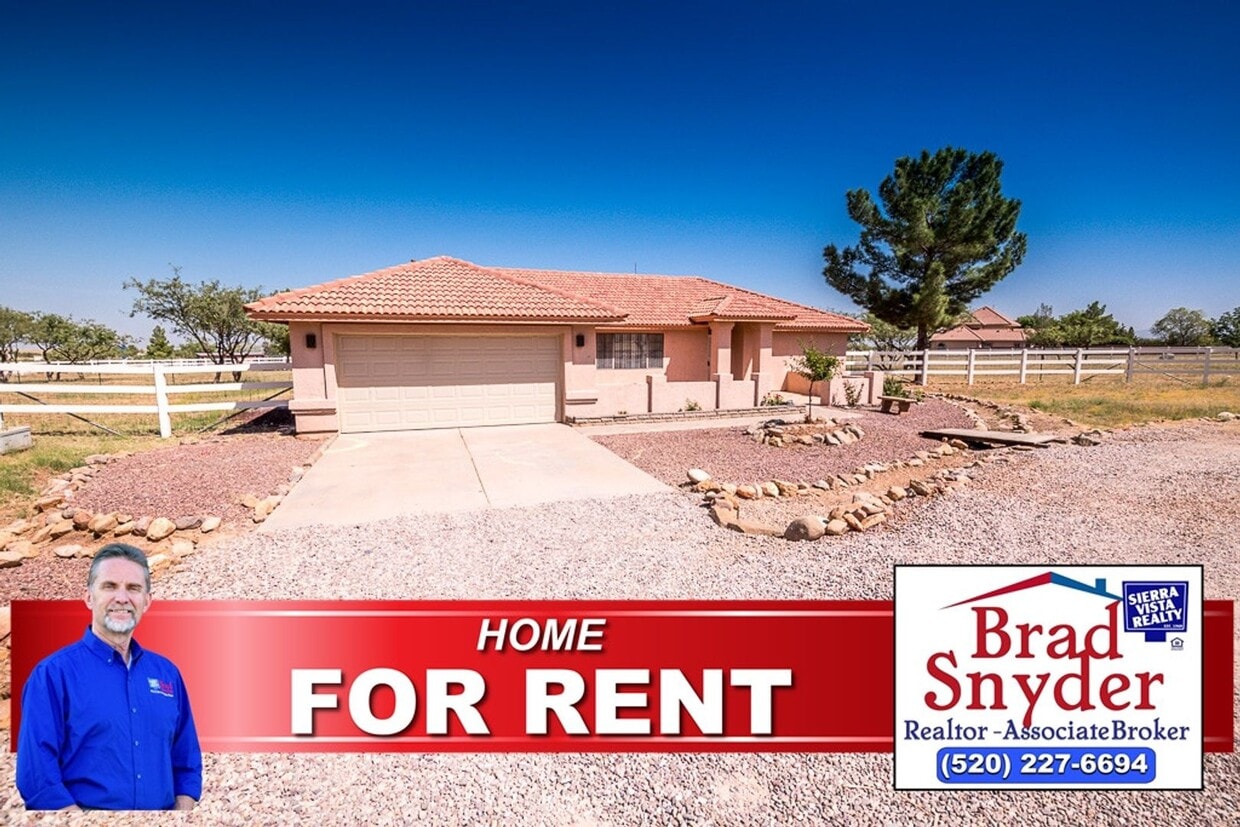 Foto principal - Large Home in Quiet Area, 3 Bedroom, 2 Bat...