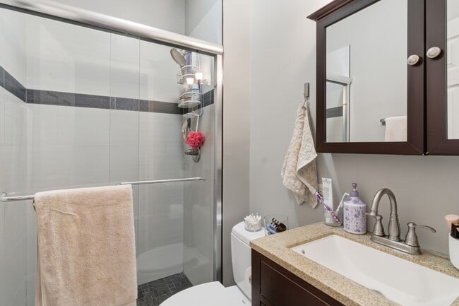 Foto del edificio - 2348 W Moffat St