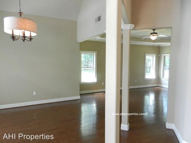 Building Photo - 4 br, 3.5 bath House - 5211 Brookside Pass