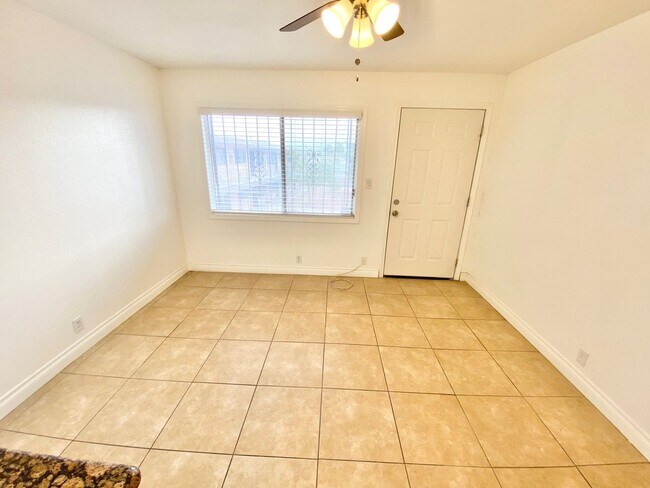 Foto del edificio - ADORABLE 1 BEDROOM 1 BATHROOM CONDO!