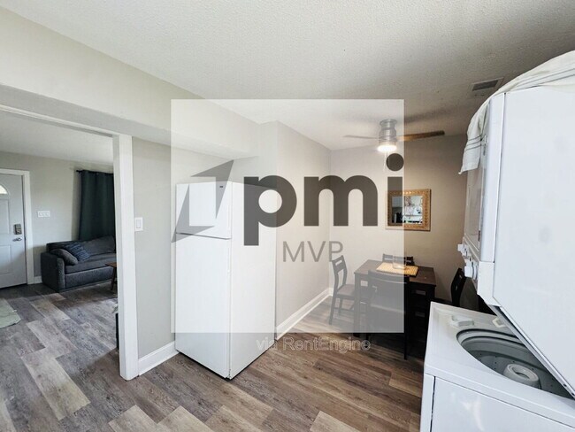 Building Photo - 4617 Langley Ave