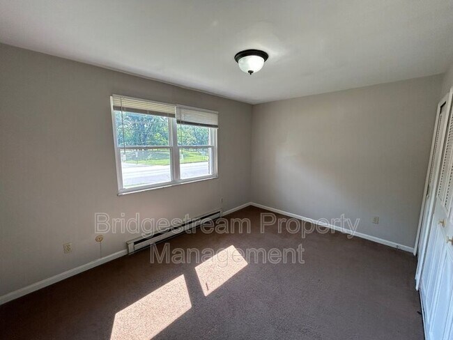 Foto del edificio - 481 N Broadway St