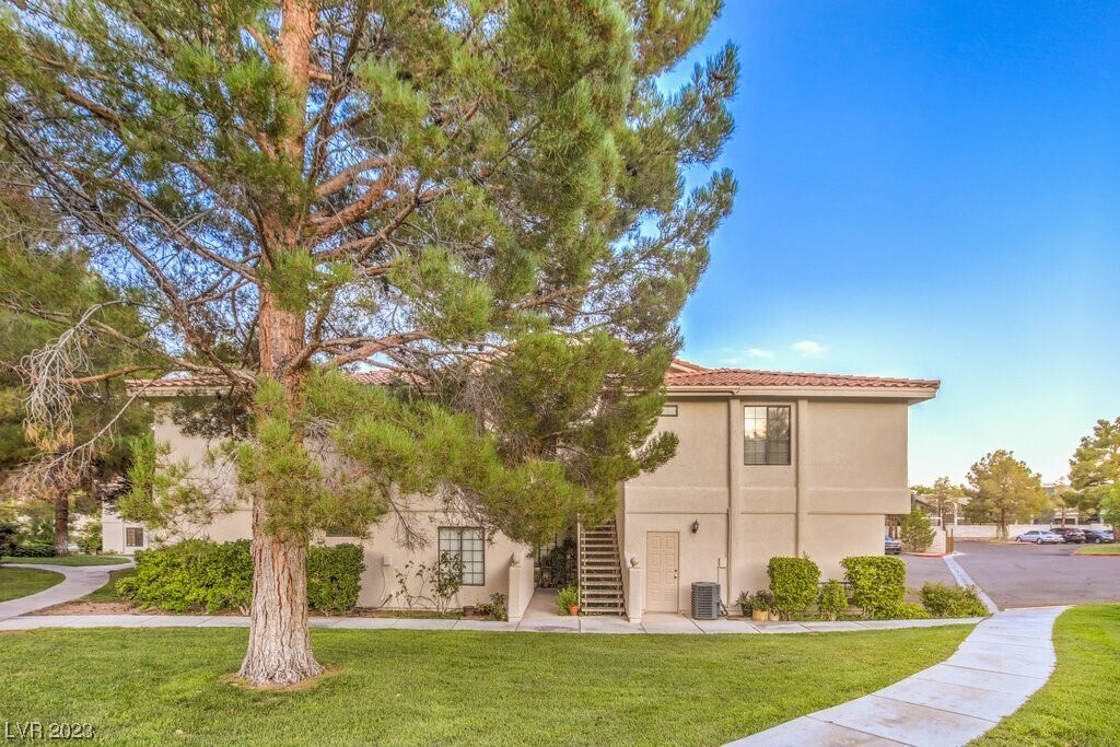 Primary Photo - 2635 S Durango Dr
