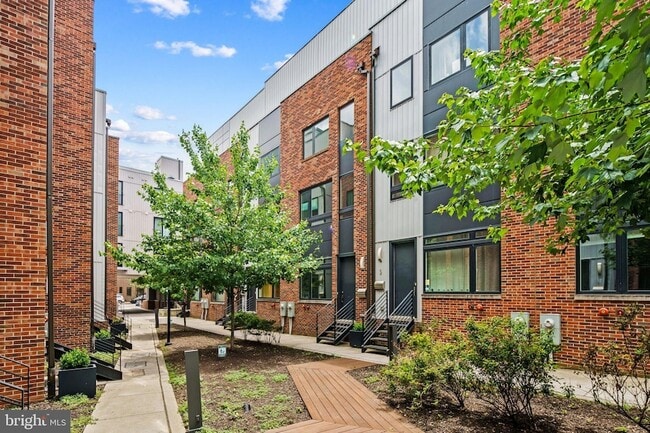 Building Photo - 634 N 5th Street Unit 4