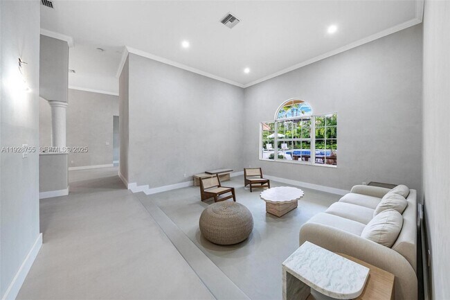 Foto del edificio - 1033 Almeria Ave