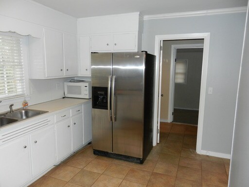 Building Photo - 1424 Linda Vista Dr