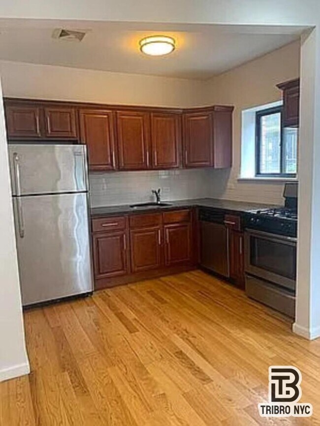 Foto del edificio - 3 bedroom in BROOKLYN NY 11221