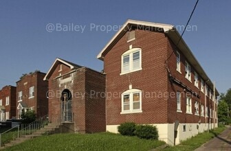 Building Photo - 952 S Floyd St