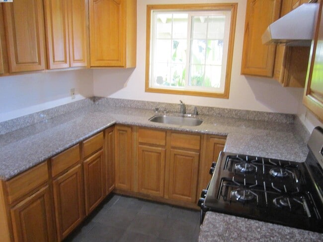 Building Photo - 26718 Peterman Ave