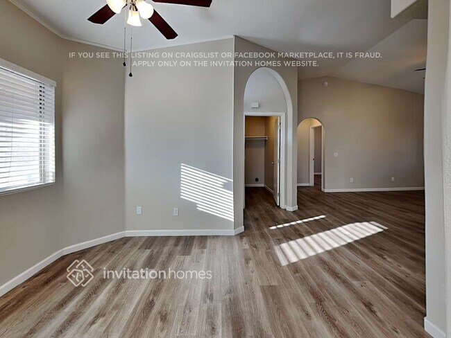Foto del edificio - 10219 N 89th Ave