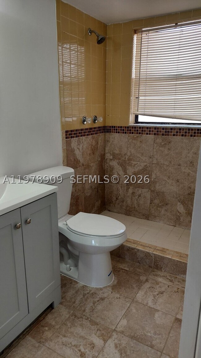 Foto del edificio - 2240 Van Buren St