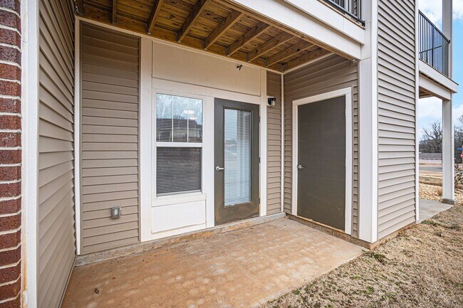 Building Photo - Signature Pointe Apartment Homes