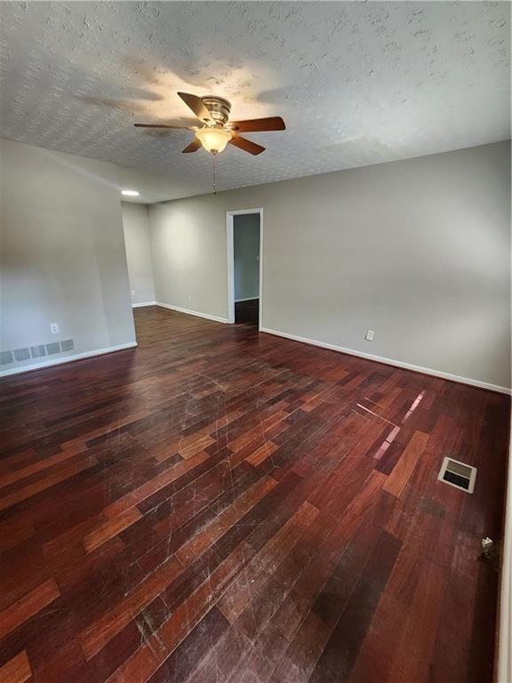 Building Photo - 2820 Hollydale Ct S W