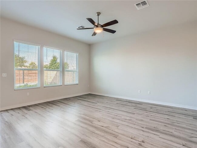 Building Photo - 1309 Showbox St