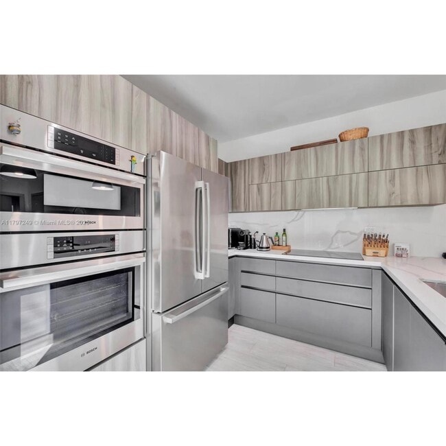 Building Photo - 2924 Bird Ave