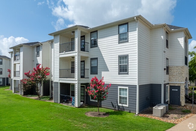 Crossing Place - Crossing Place Apartments