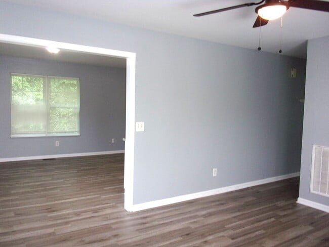 Building Photo - Freshly Updated 3 Bedroom 1 Bath Home in C...
