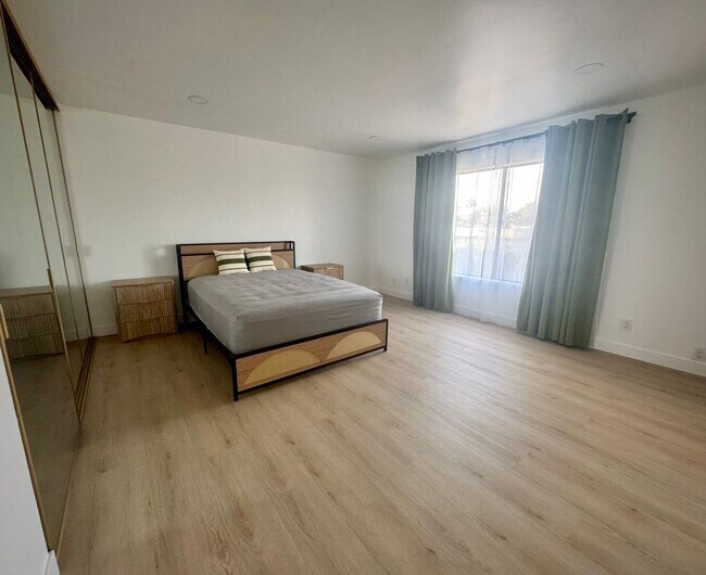 Foto del edificio - 400 S Flower St