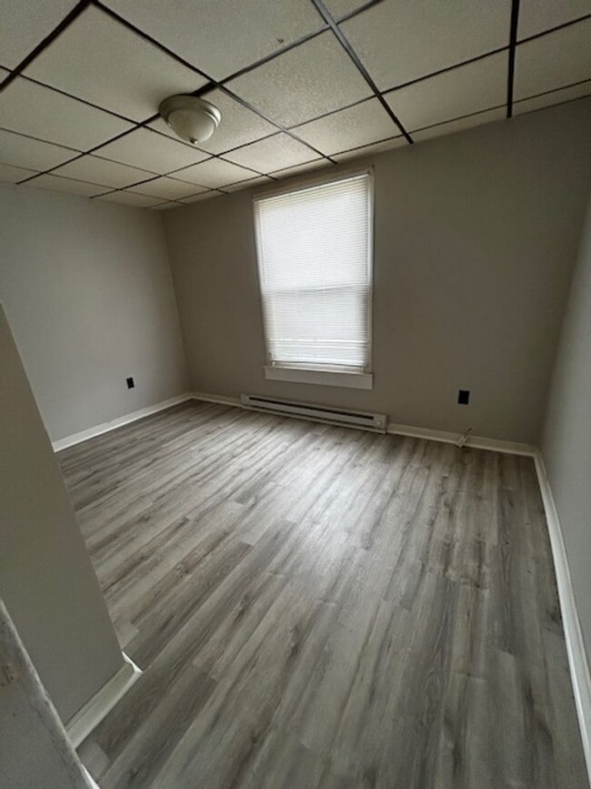 Building Photo - Move In Ready