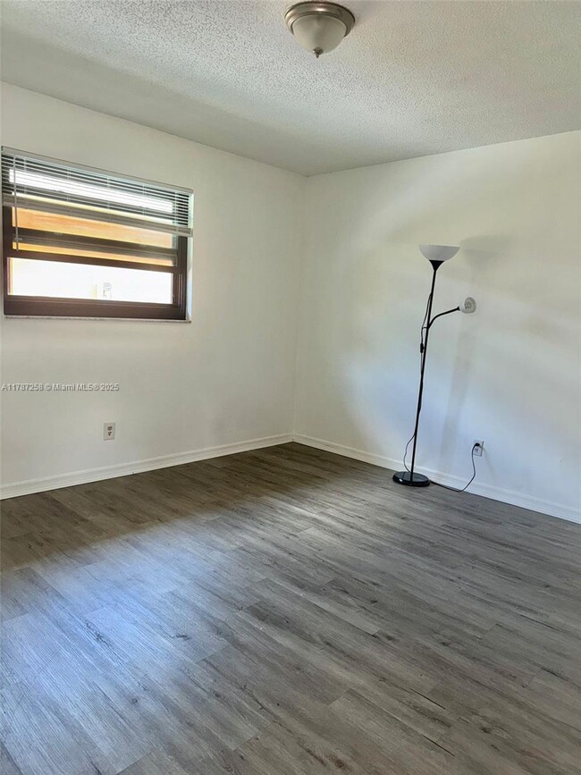 Foto del edificio - 4441 SW 32nd Ave