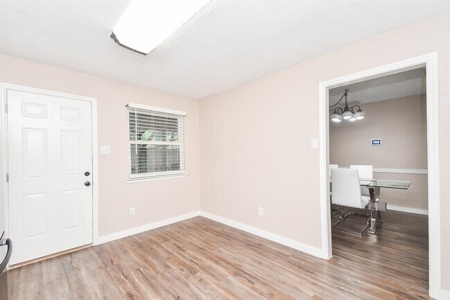 Foto del edificio - 5331 Windsong Trail