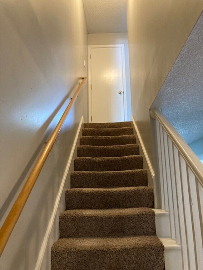Foto del edificio - TWO BEDROOM TOWNHOUSE **(Special; 1st 6mo ...