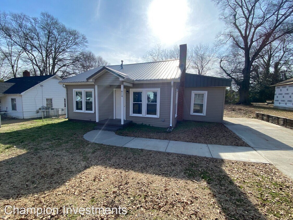 Foto principal - 3 br, 1 bath House - 814 Kings Road