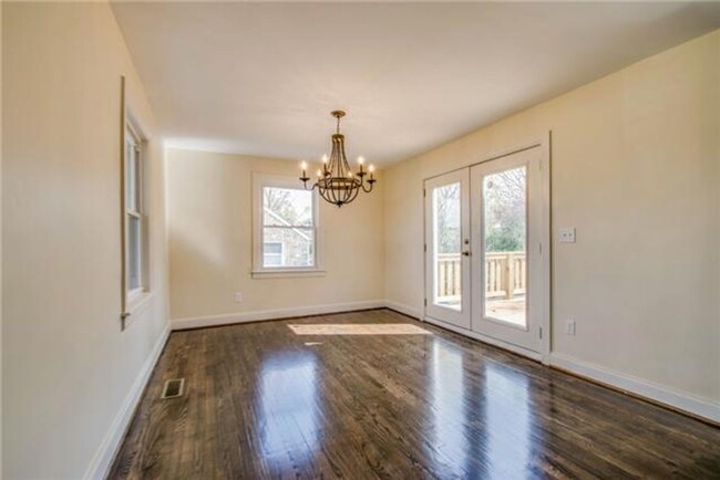 Building Photo - Stunning Renovated 1940s Home in Prime Eas...