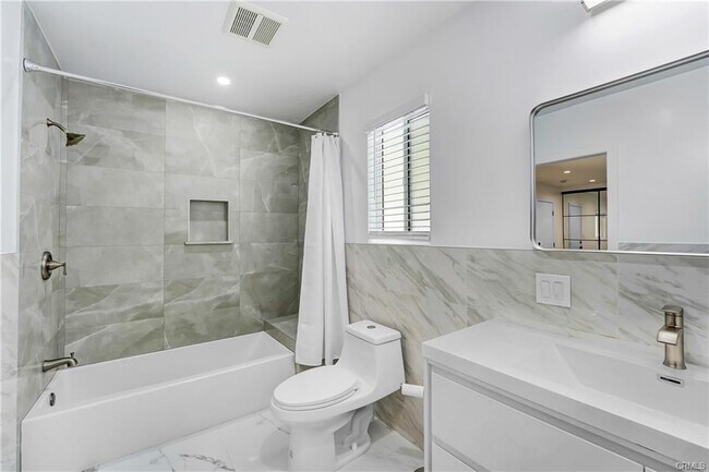 Foto del edificio - 2170 Sunset Plaza Dr