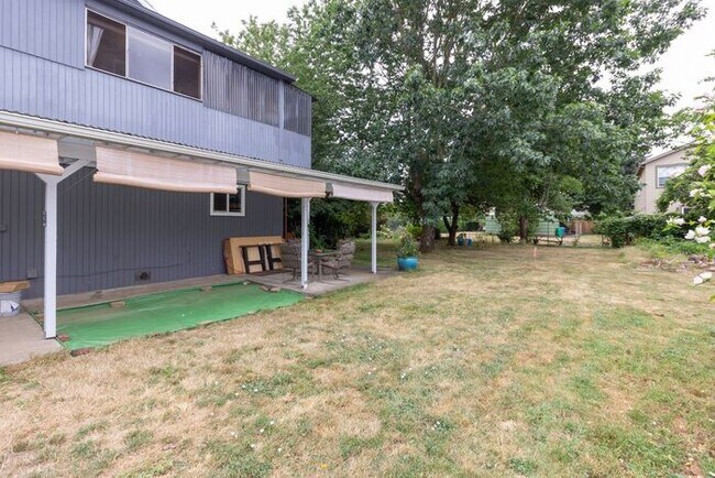 Building Photo - 3 bedroom, 1 bath in Southeast Portland! H...