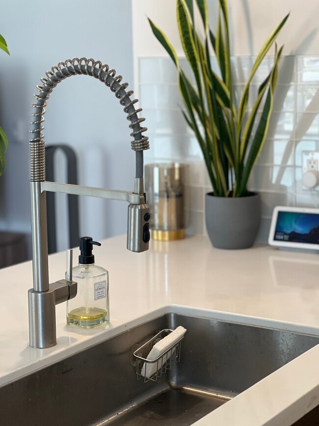 Building Photo - 901 Jefferson St