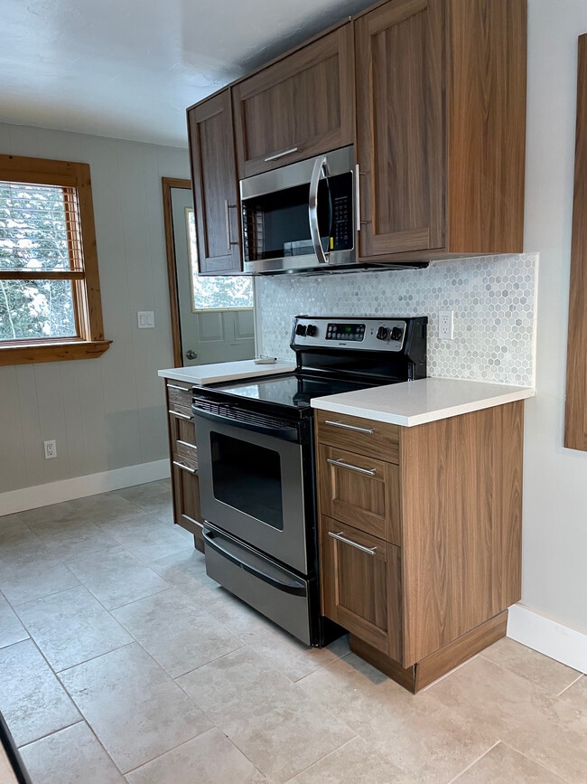 Building Photo - 415 Aspen Dr