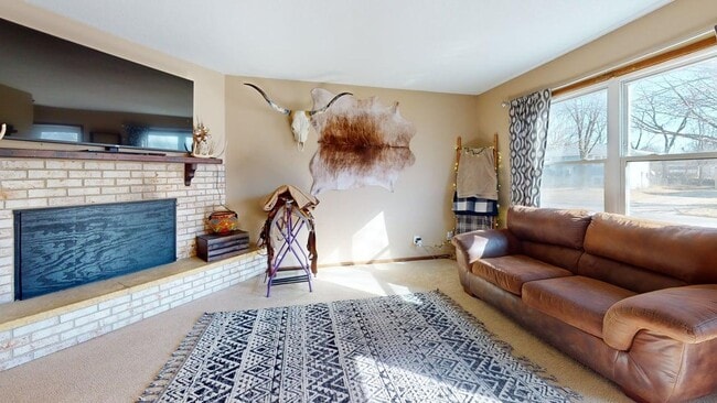 Building Photo - Well-maintained Duplex