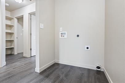 Building Photo - Modern Duplex 3 Bedrooms