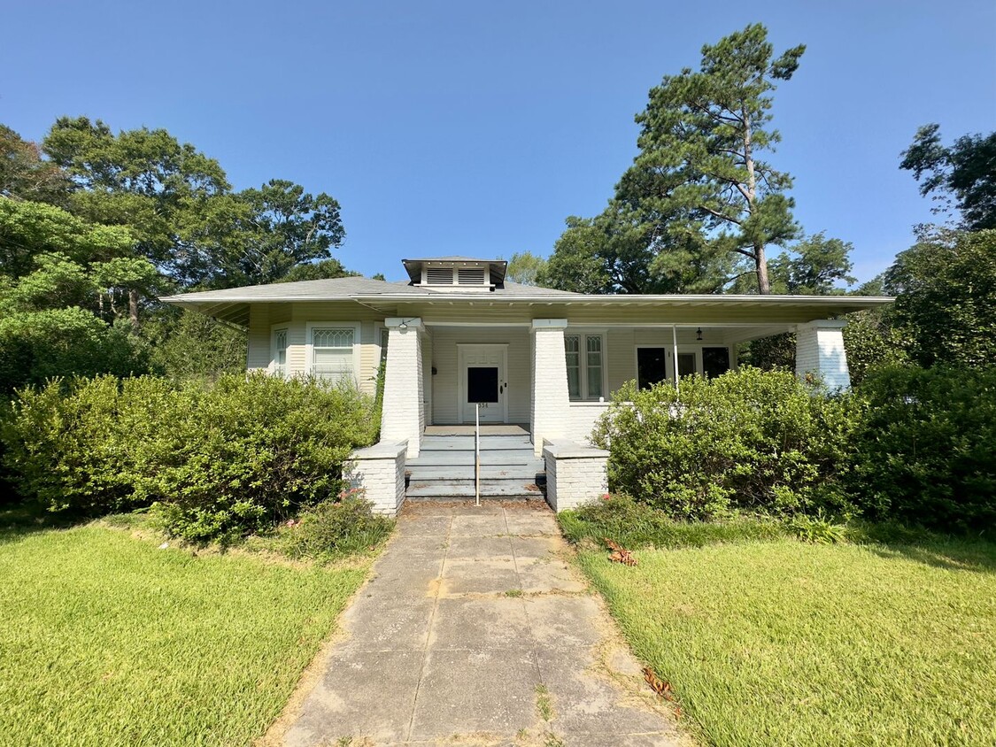 Primary Photo - 4 bedroom 2 bath home for rent in Hazlehurst