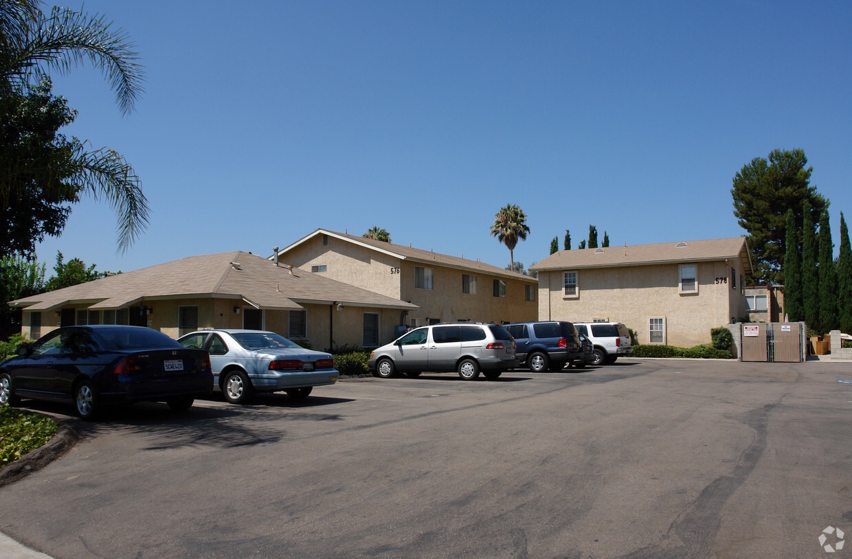 Grape Villas Apartments in El Cajon, CA
