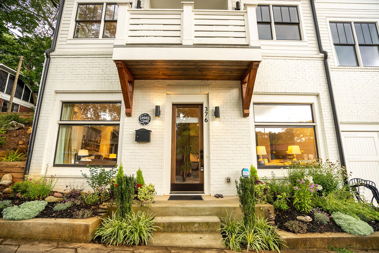Private Terrace level entry - 376 Brooks Ave NE