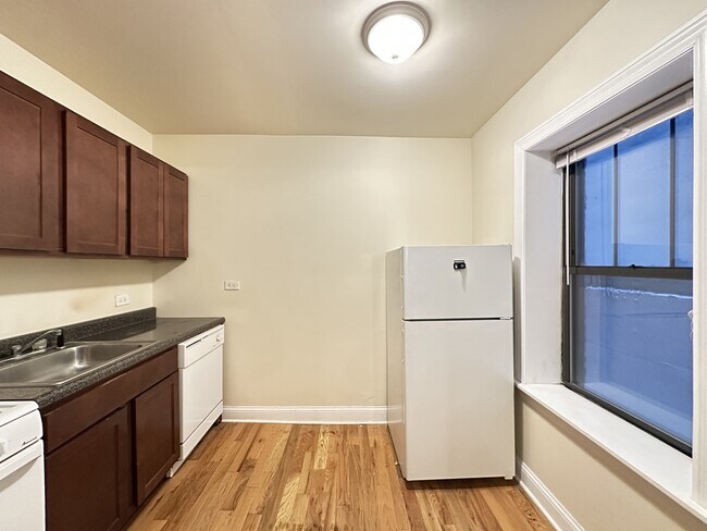 Foto del edificio - 1337 N Dearborn St