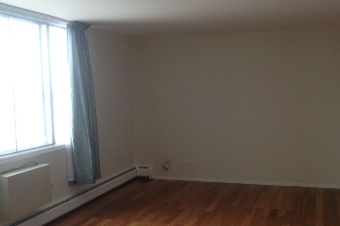 living room - 6325 N Sheridan Rd