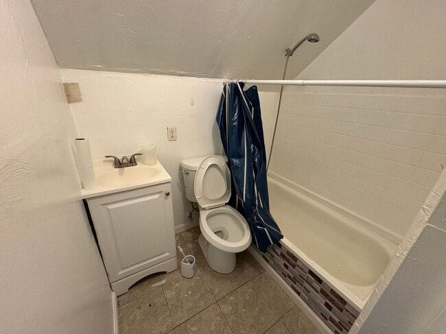 Building Photo - 1487 Genesee Rd