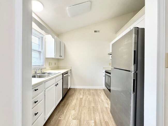 Foto del edificio - Incredibly Spacious 4 BR House w/ Bonus Ro...