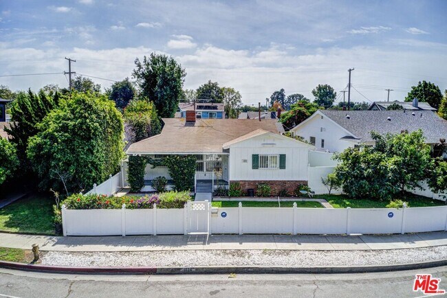 Building Photo - 1034 Rose Ave
