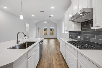 Building Photo - 7223 Blue Gentiana Ln